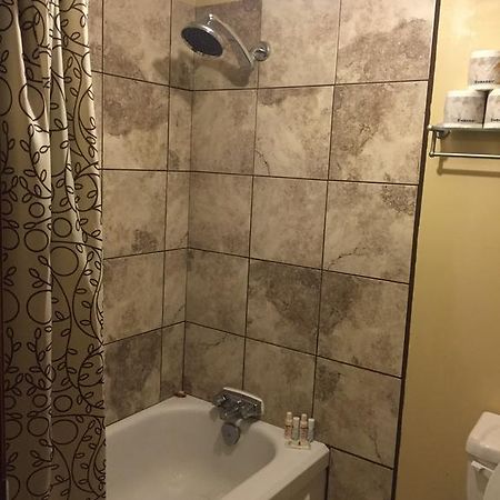 Meadow Lake Wakiki Motel & Lounge חדר תמונה
