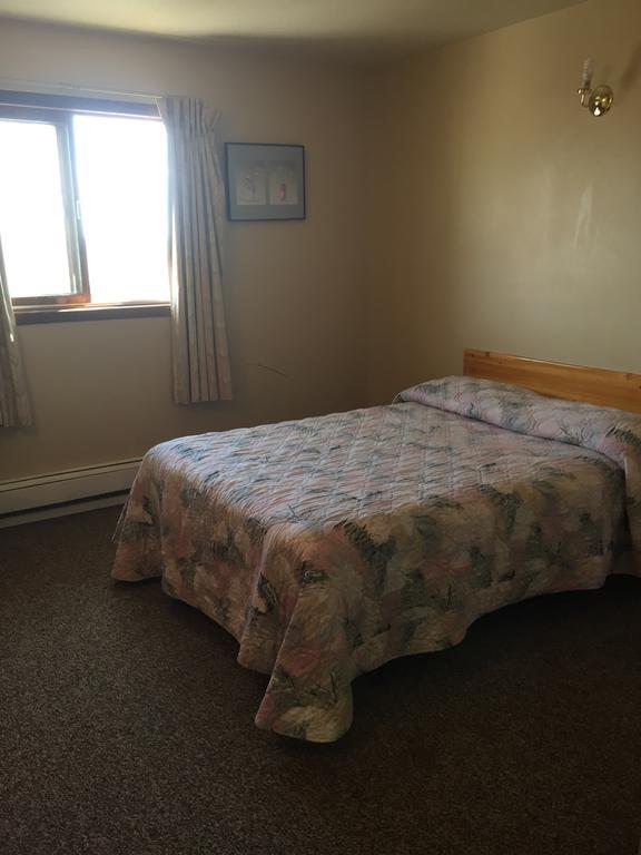 Meadow Lake Wakiki Motel & Lounge חדר תמונה