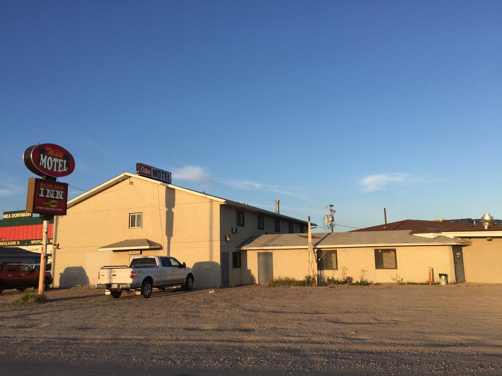 Meadow Lake Wakiki Motel & Lounge מראה חיצוני תמונה