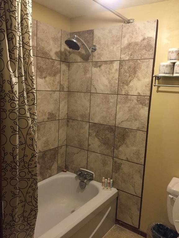 Meadow Lake Wakiki Motel & Lounge חדר תמונה