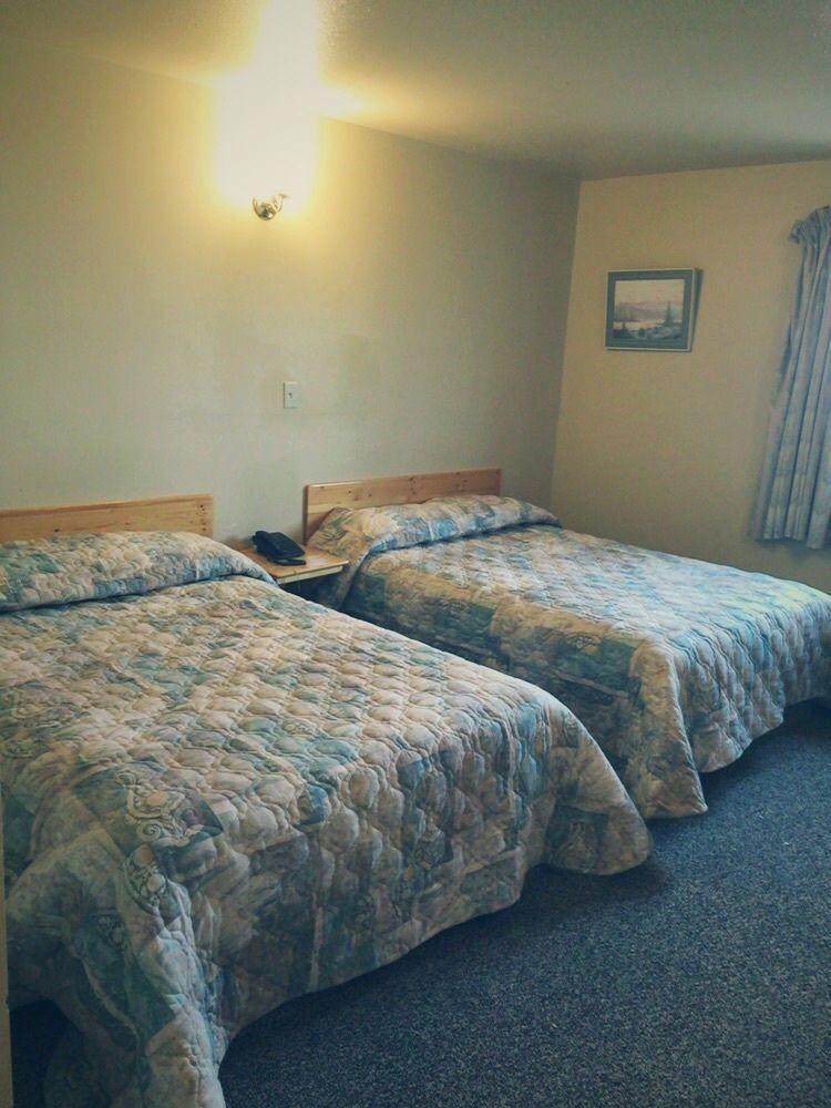 Meadow Lake Wakiki Motel & Lounge מראה חיצוני תמונה