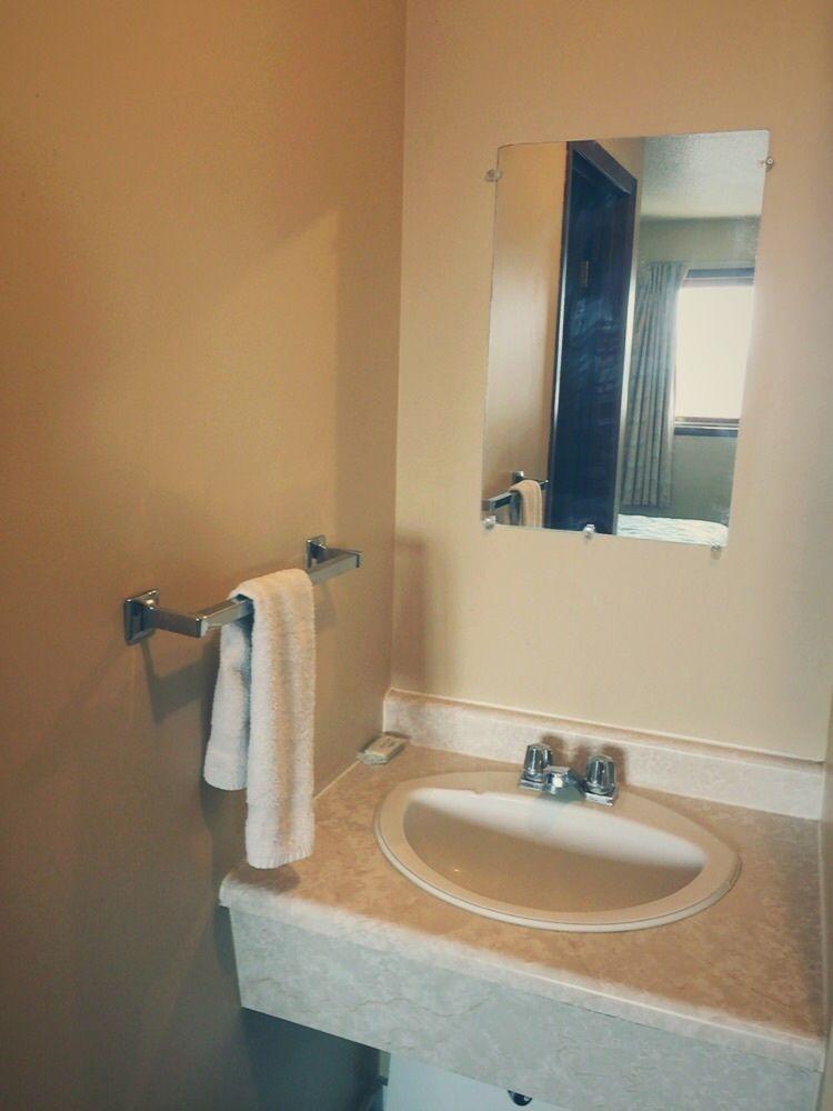 Meadow Lake Wakiki Motel & Lounge מראה חיצוני תמונה