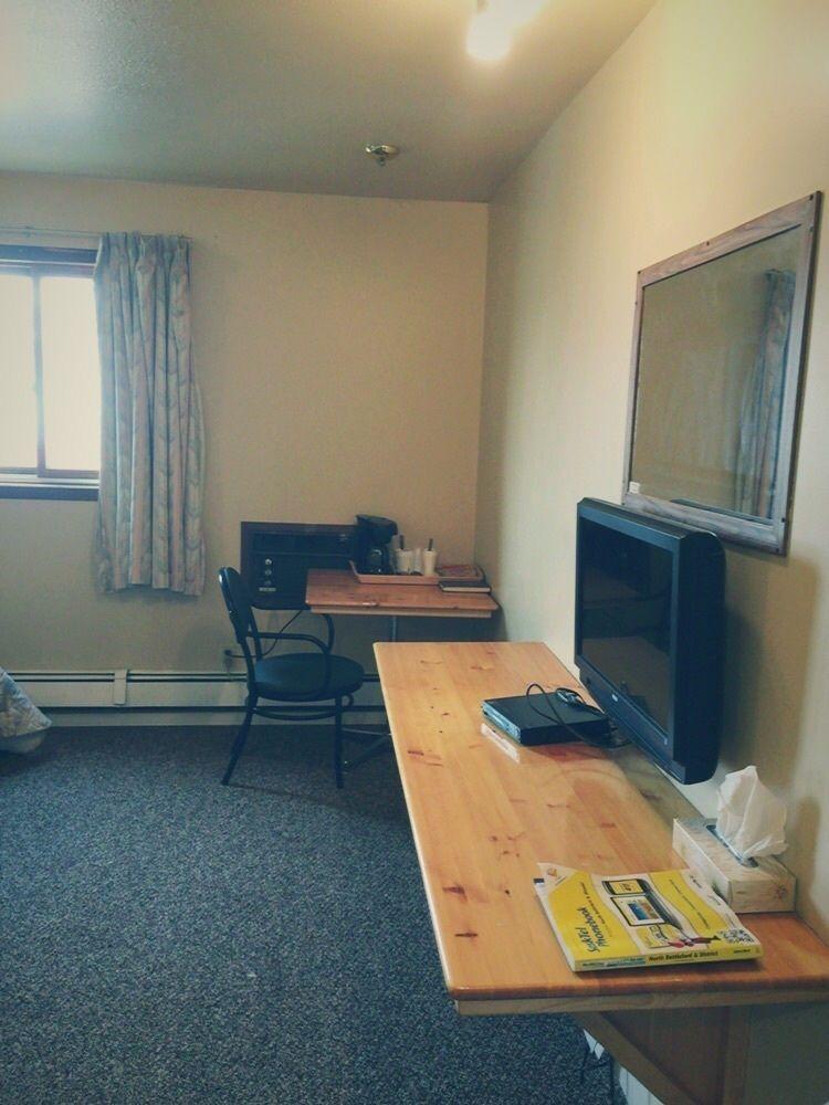 Meadow Lake Wakiki Motel & Lounge מראה חיצוני תמונה